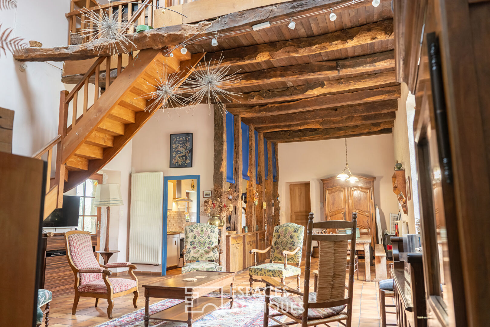 Charmant corps de ferme , 2 longères rénovées et sa dépendance en pierre.