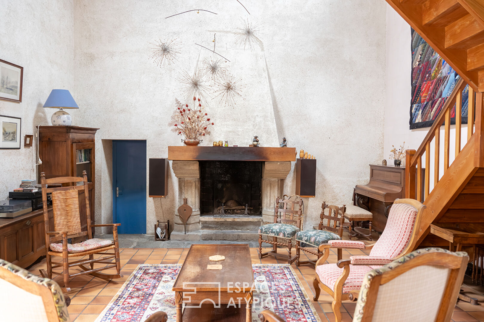 Charmant corps de ferme , 2 longères rénovées et sa dépendance en pierre.