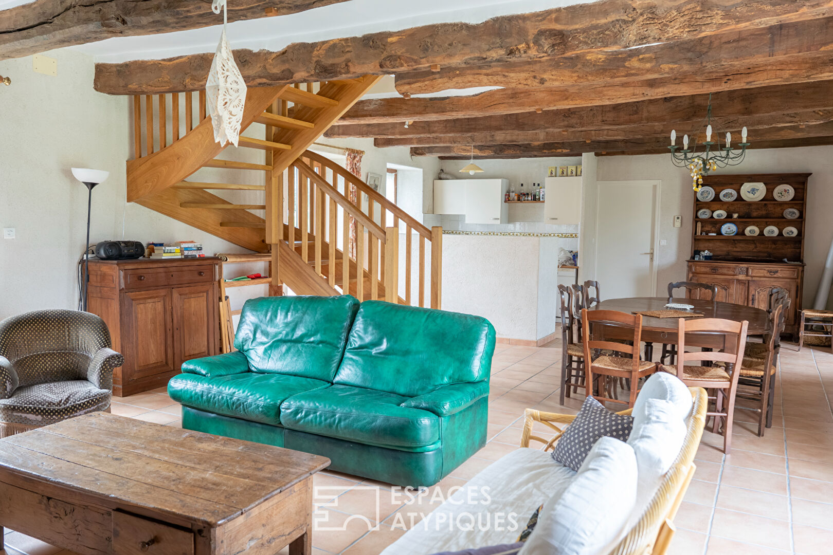 Charmant corps de ferme , 2 longères rénovées et sa dépendance en pierre.