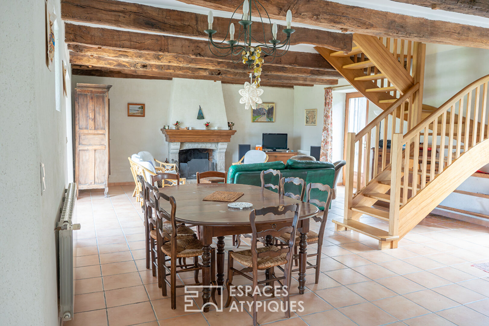 Charmant corps de ferme , 2 longères rénovées et sa dépendance en pierre.