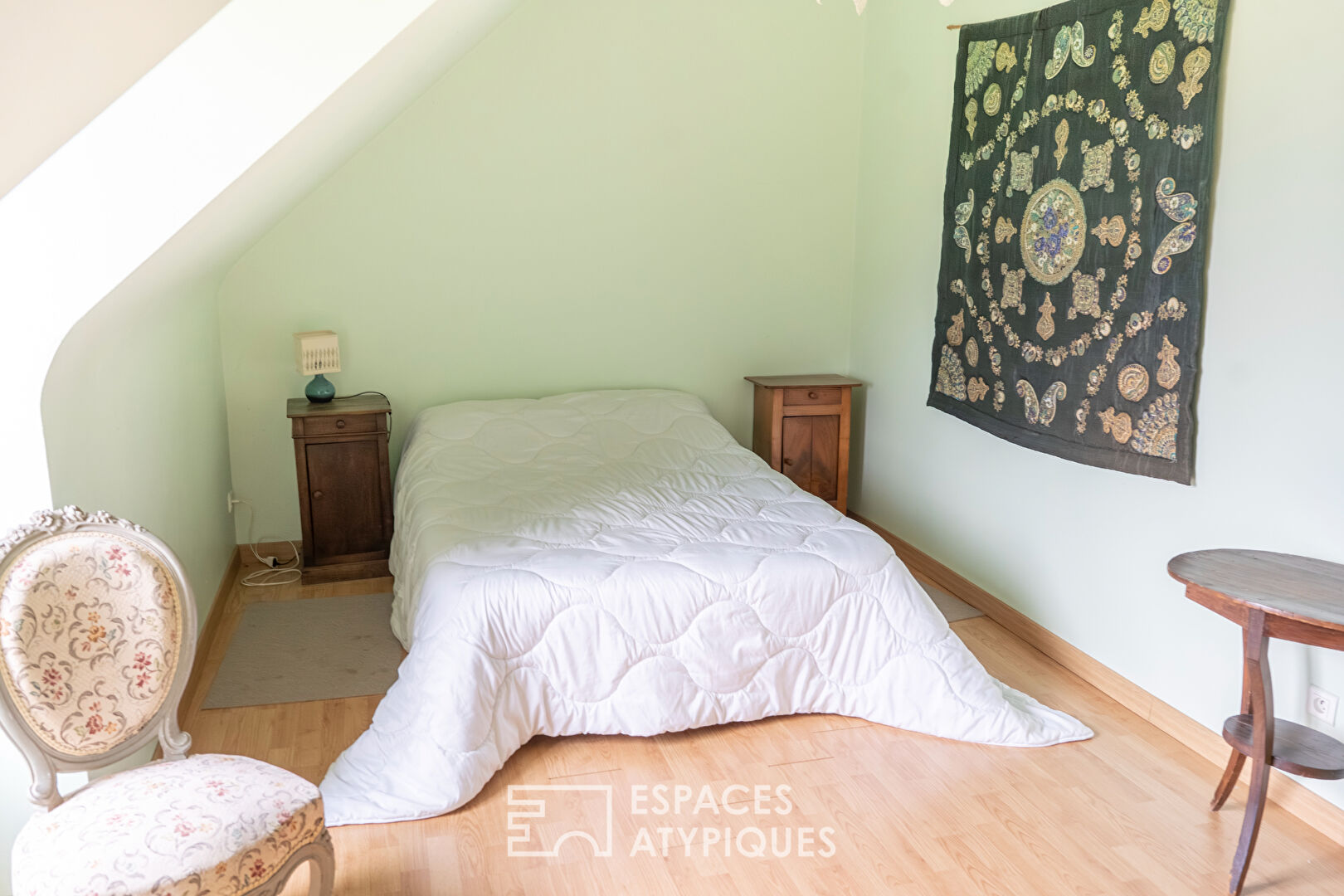 Charmant corps de ferme , 2 longères rénovées et sa dépendance en pierre.