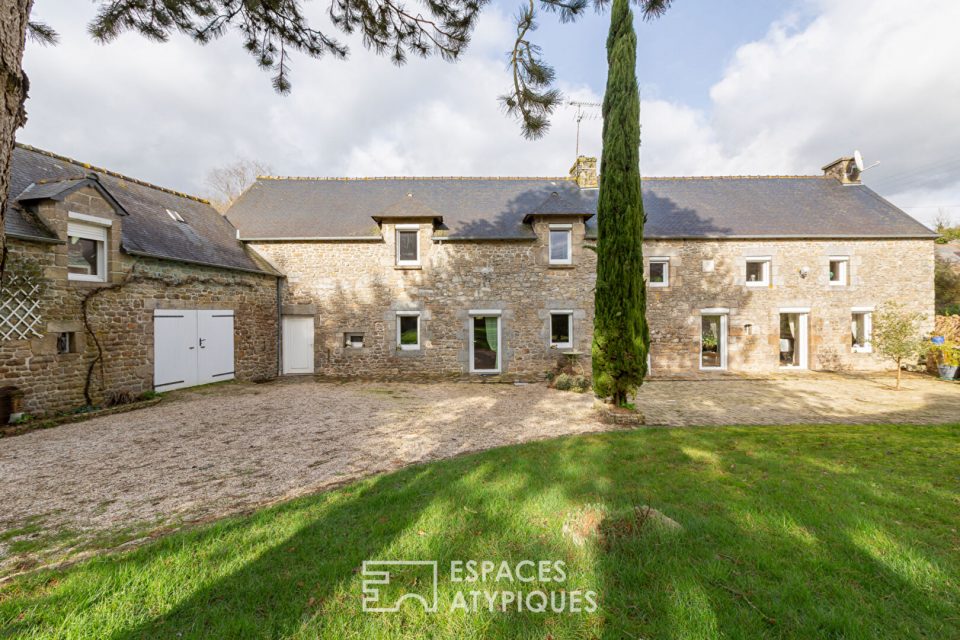Belle maison en pierre rénovée et son atelier à la campagne.