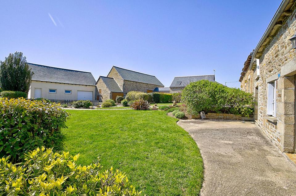 Longère et ses 2 gîtes et sa grange