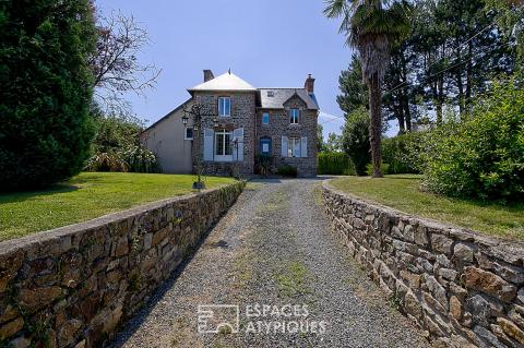 Belle maison d&rsquo;époque et sa piscine à Quessoy