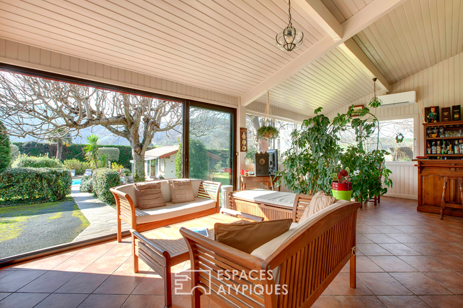 Maison authentique basque avec vue dominante sur les collines