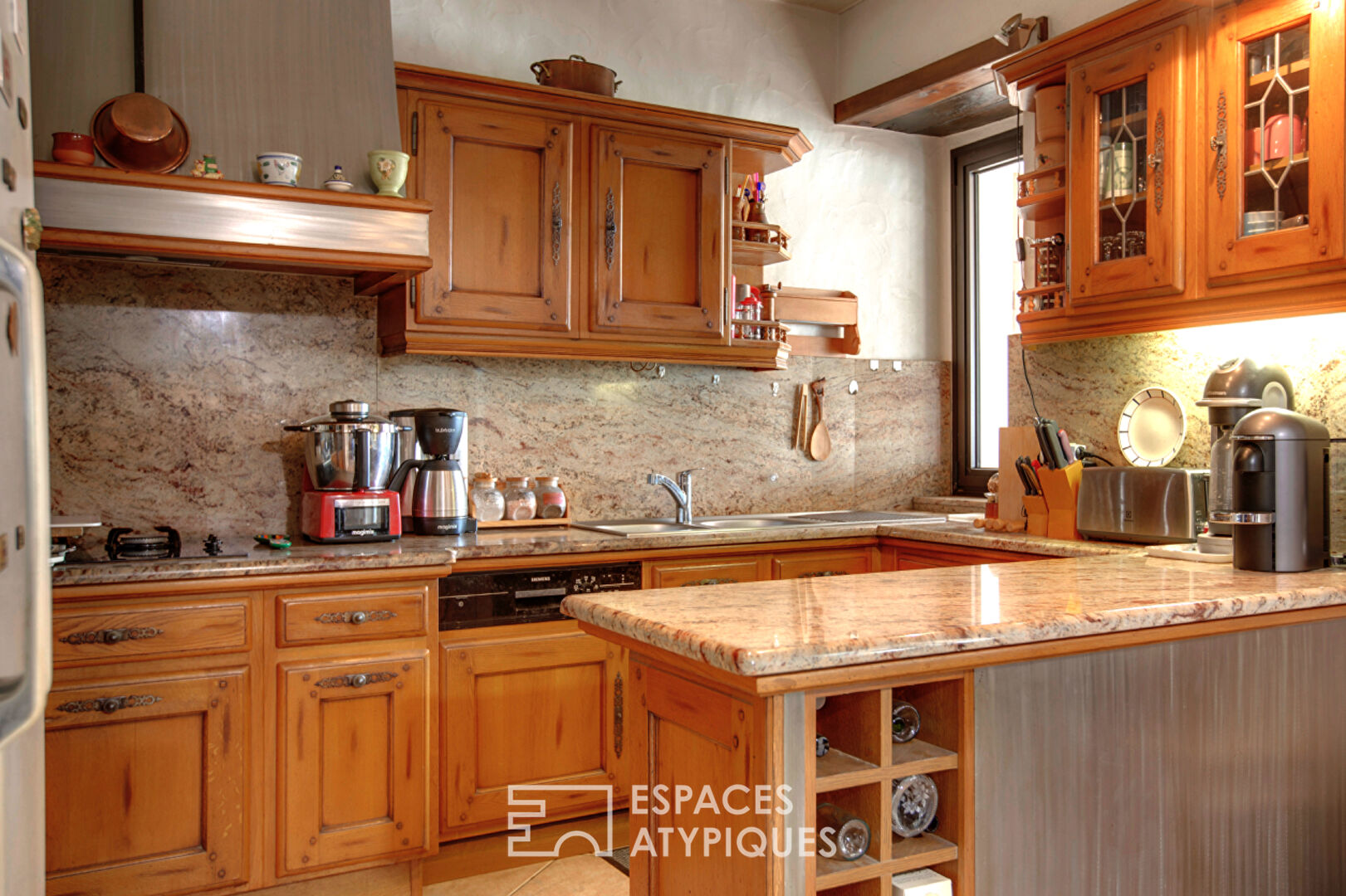 Maison authentique basque avec vue dominante sur les collines