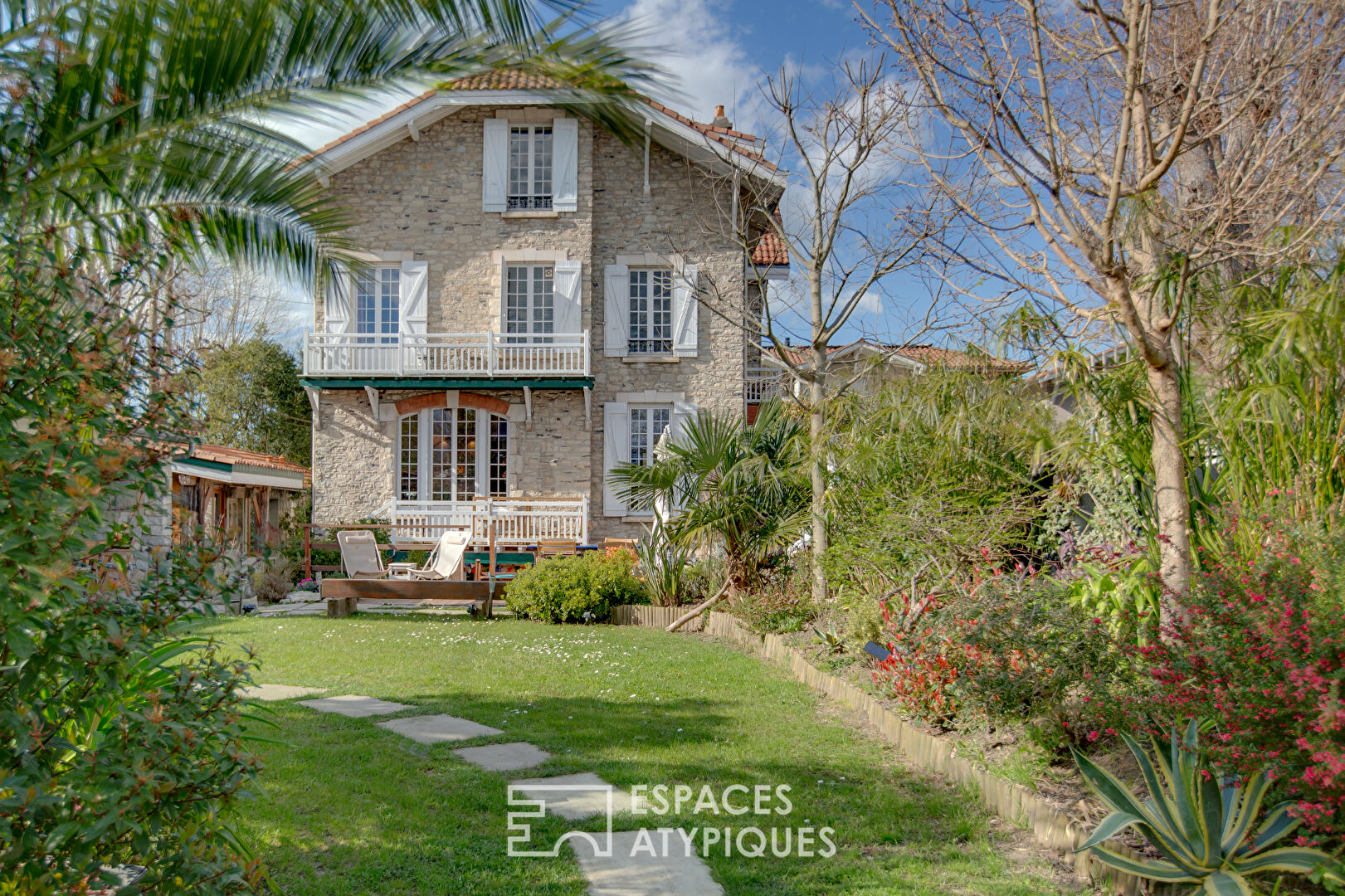 Élégant hôtel particulier au charme intemporel