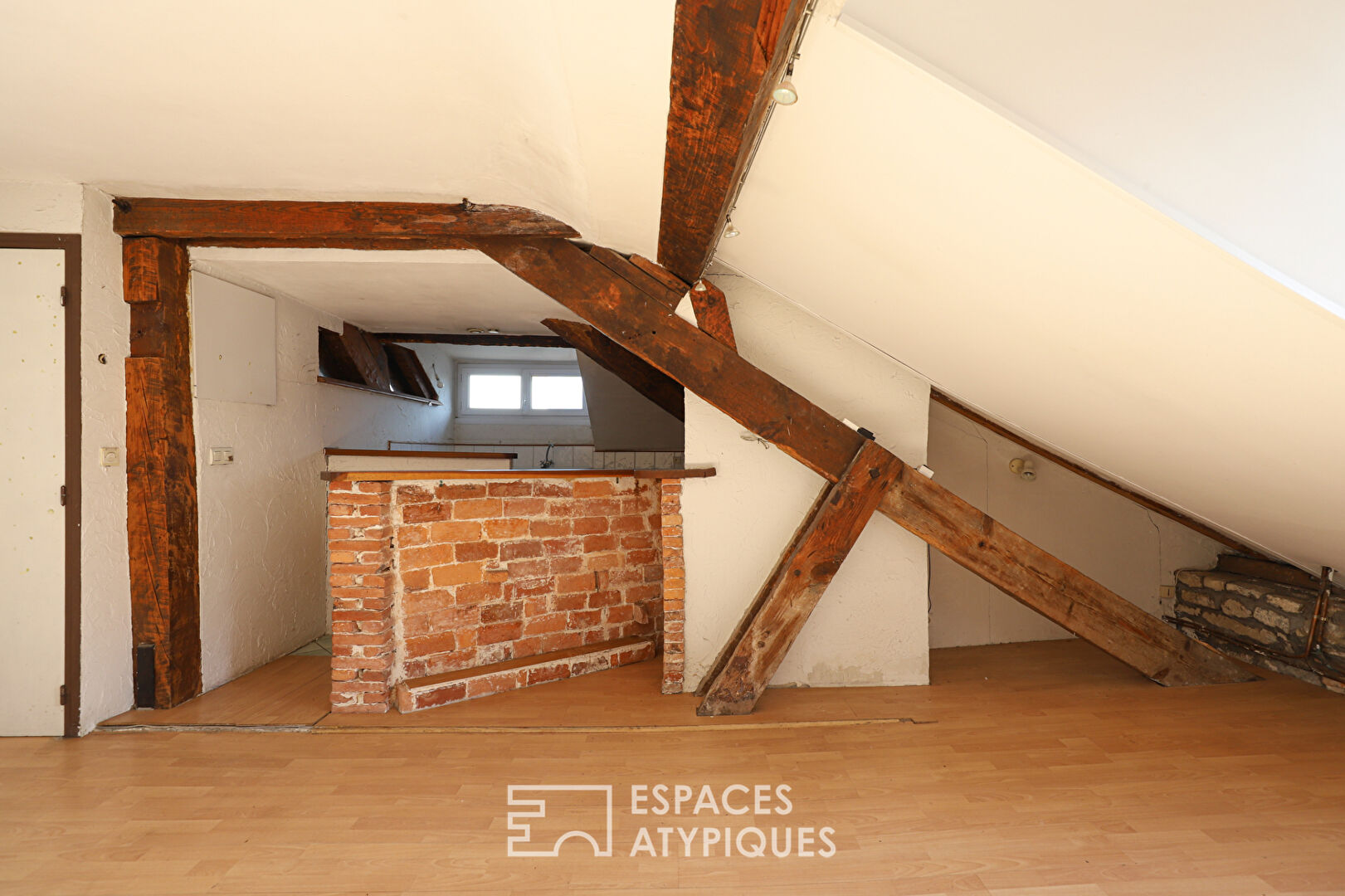 Appartement mansardé à rénover