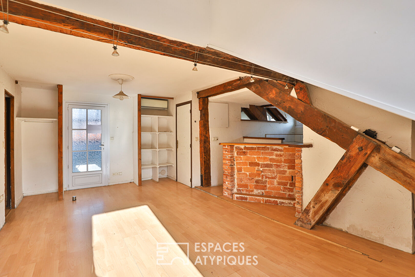 Appartement mansardé à rénover