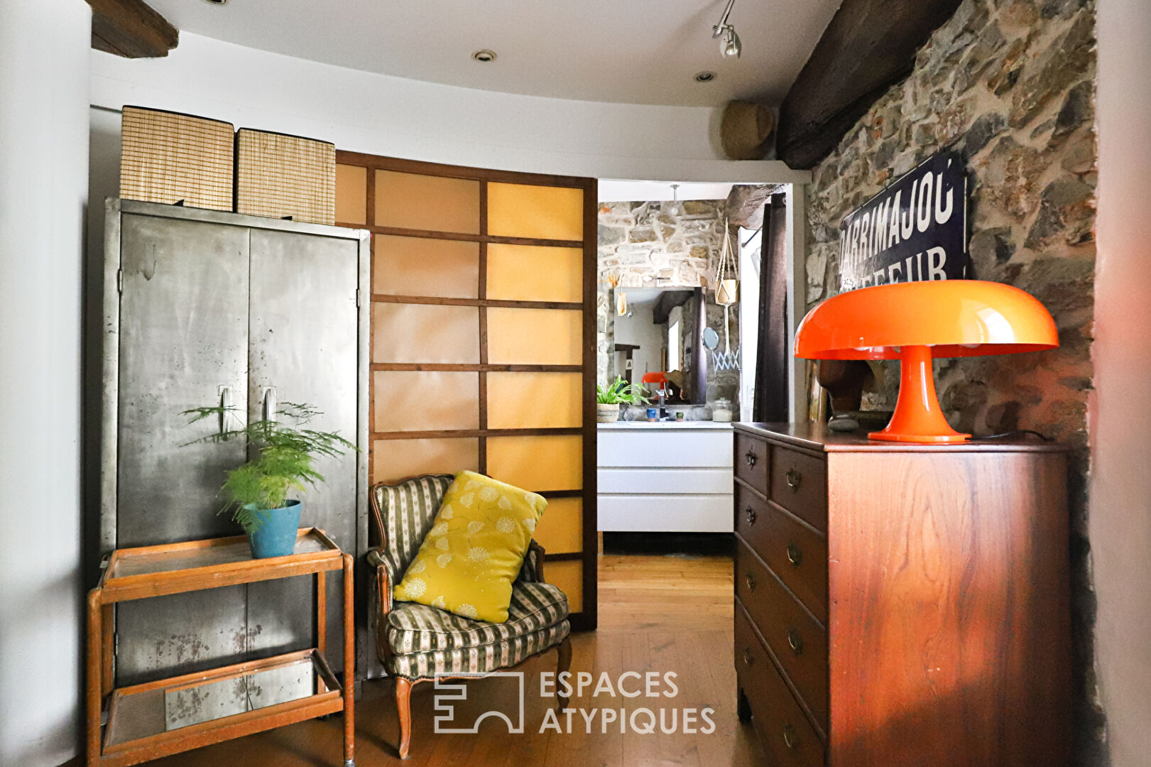 Appartement de charme de plain-pied dans une bâtisse du XVIIᵉ siècle