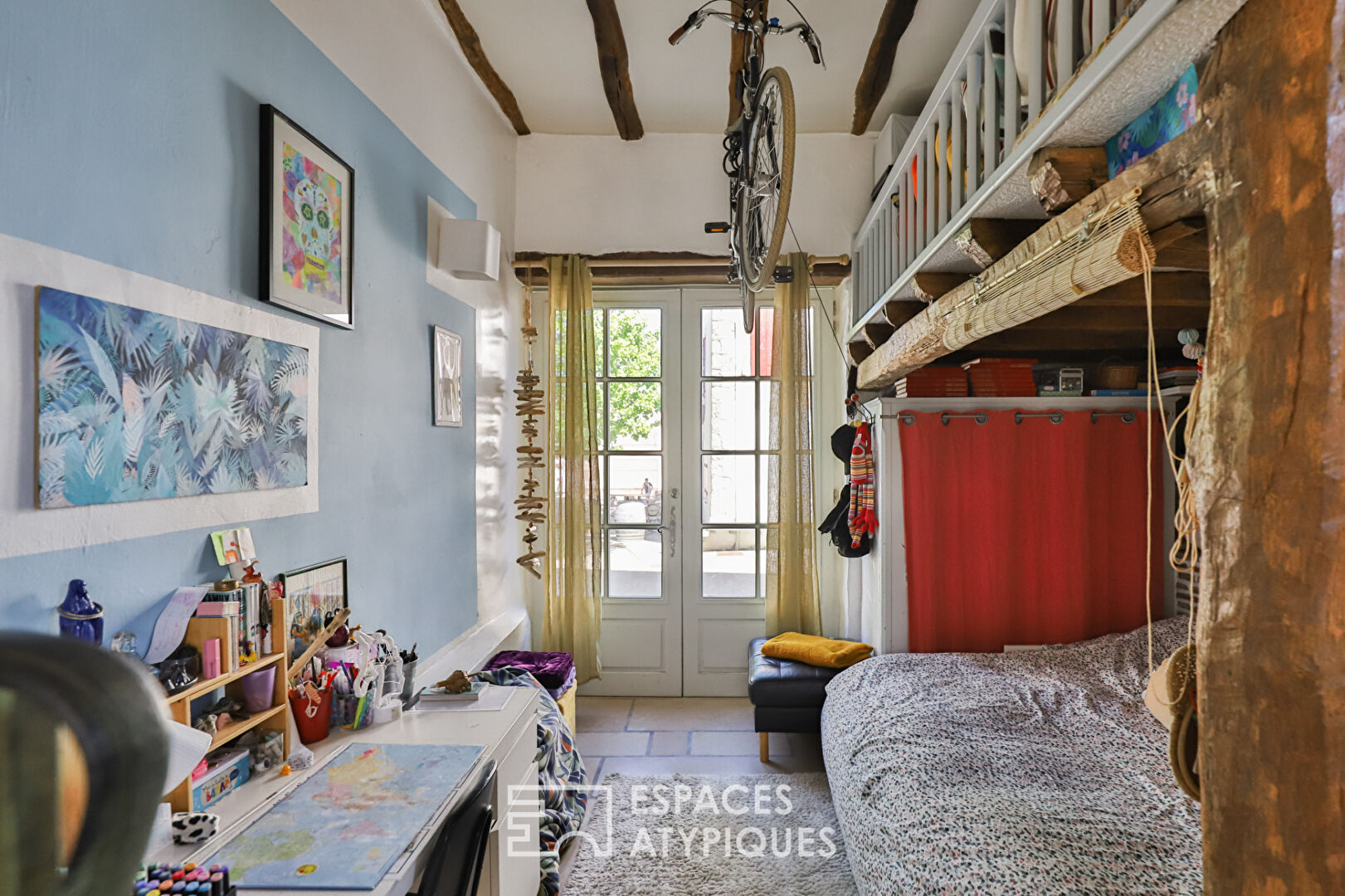 Appartement de charme de plain-pied dans une bâtisse du XVIIᵉ siècle