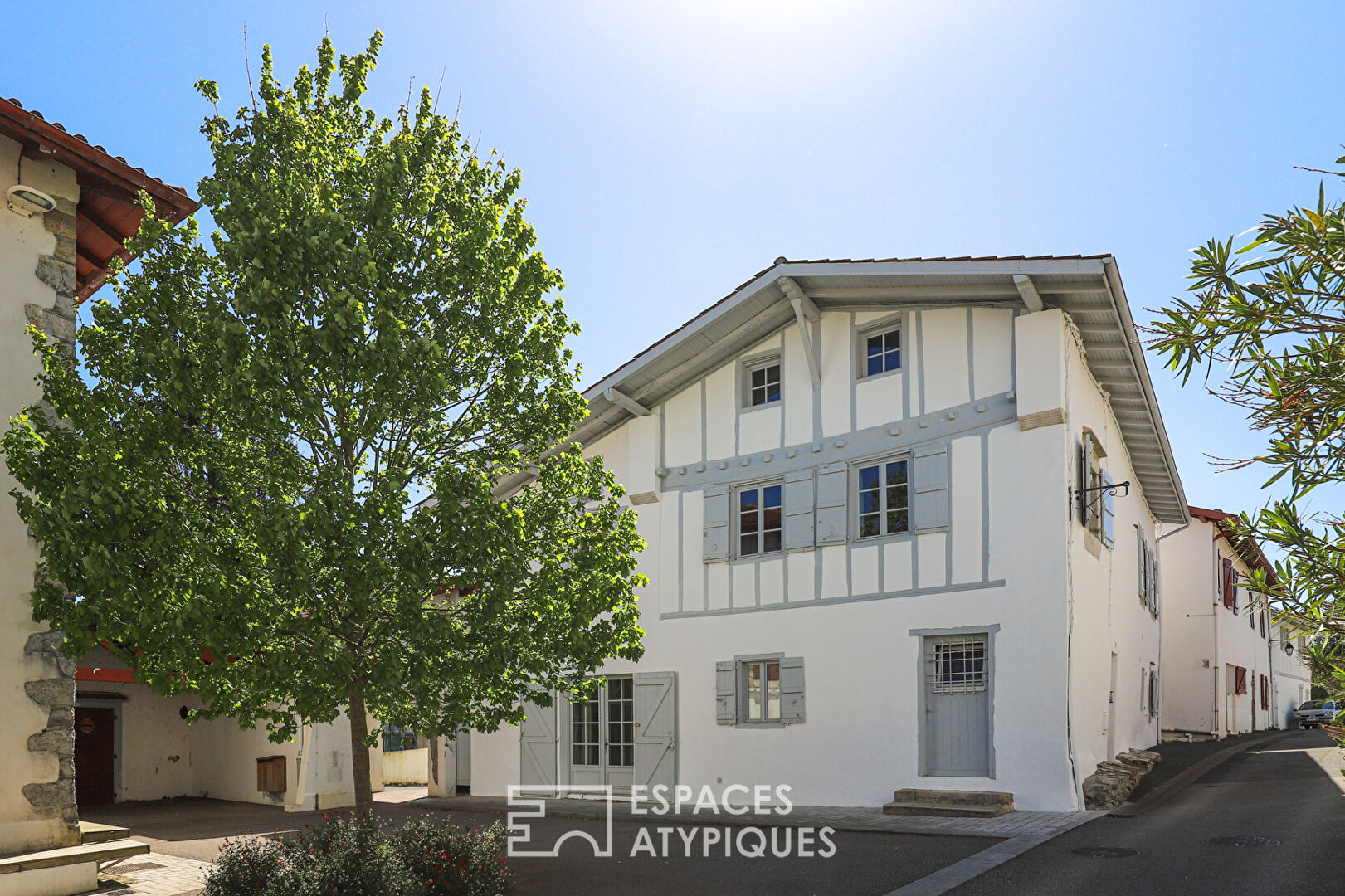 Appartement de charme de plain-pied dans une bâtisse du XVIIᵉ siècle