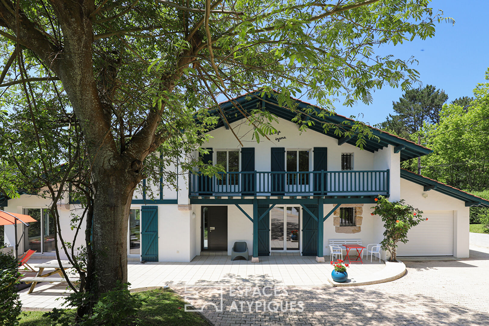 Contemporary house with views of unspoiled nature