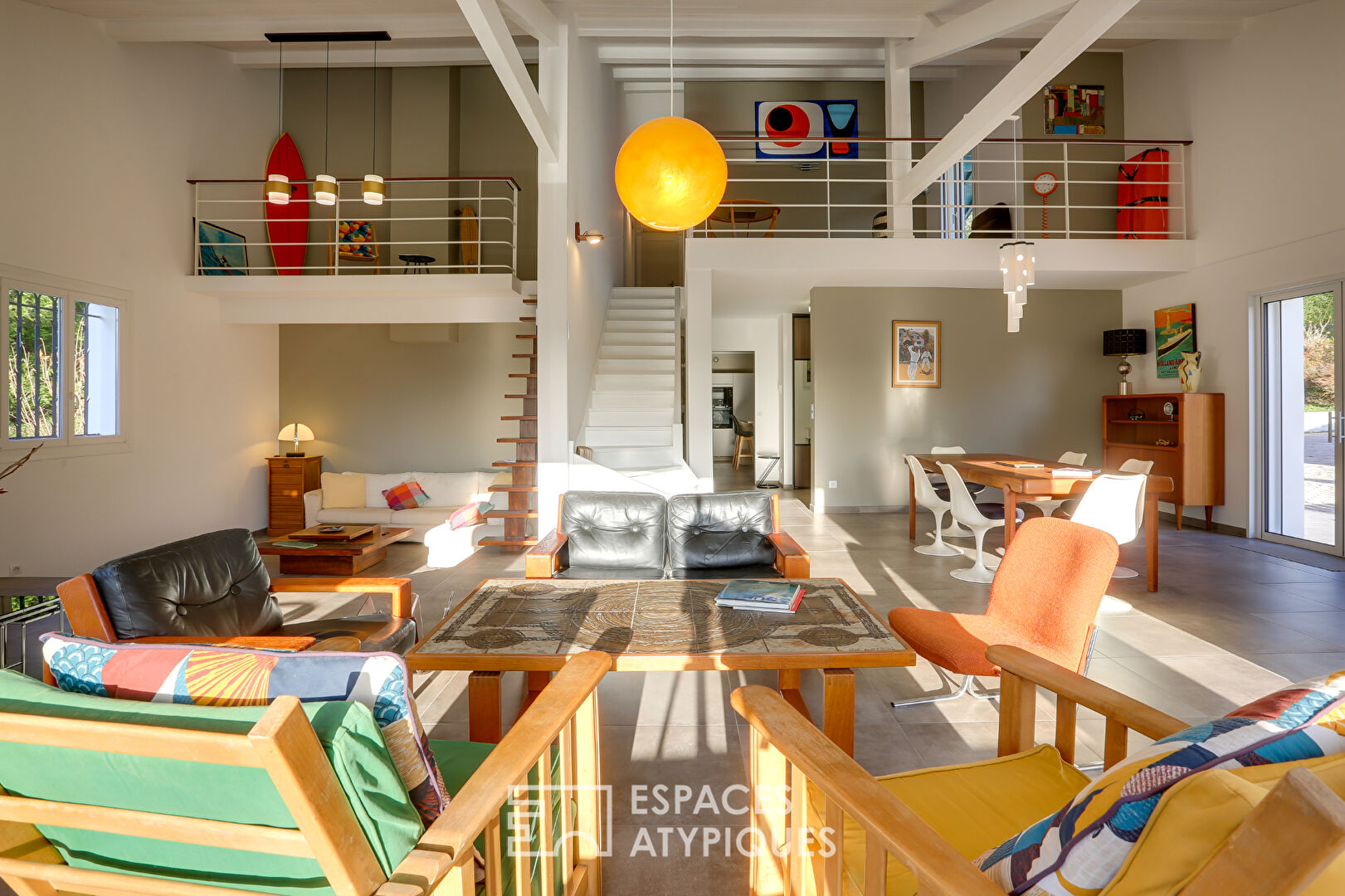 Contemporary house with views of unspoiled nature