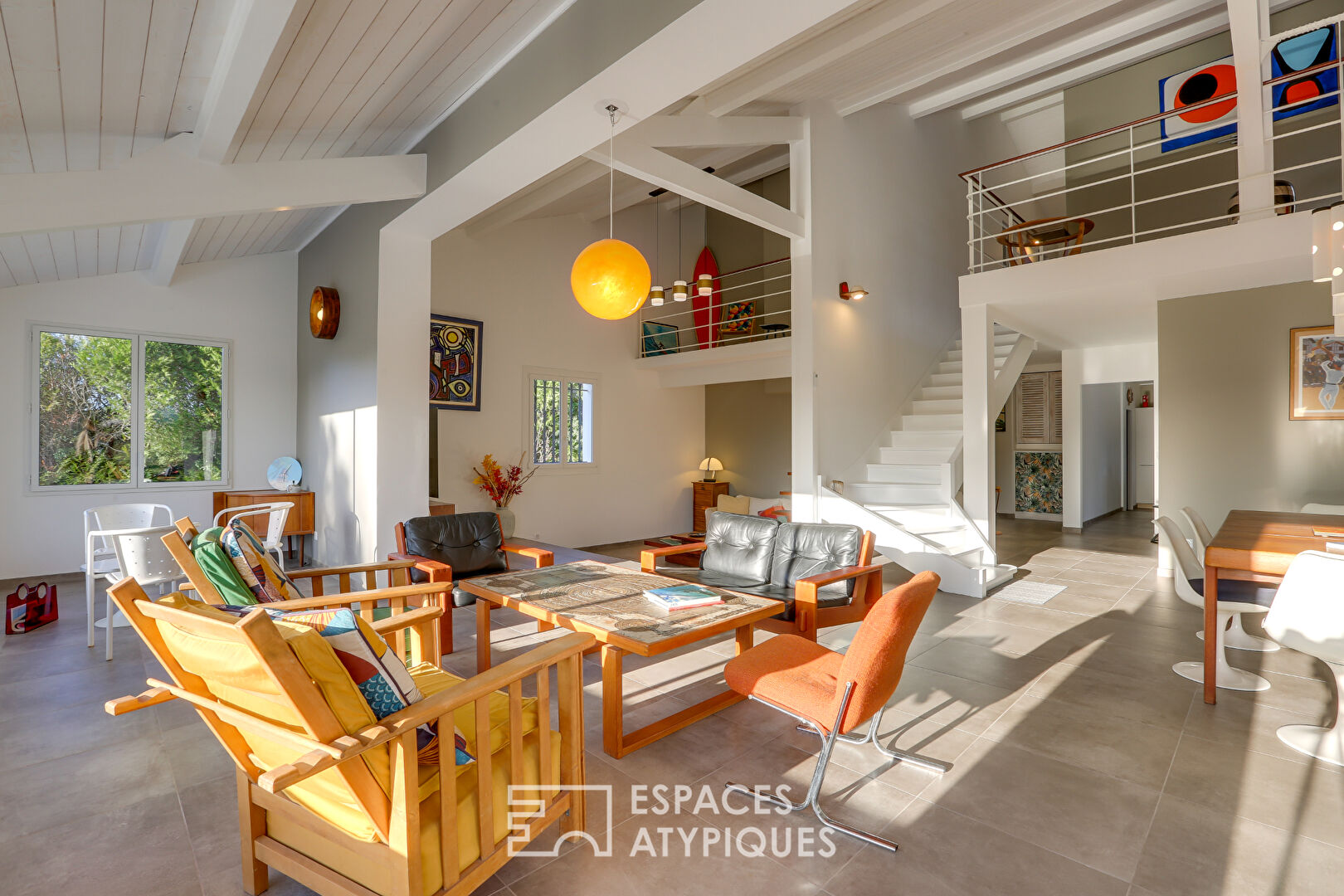 Contemporary house with views of unspoiled nature