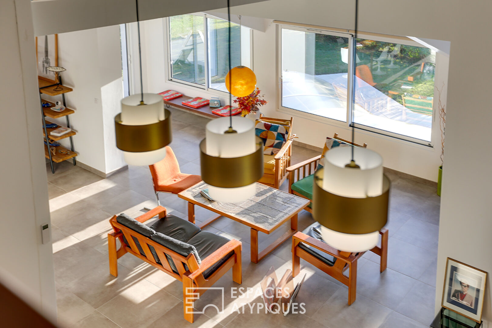 Contemporary house with views of unspoiled nature