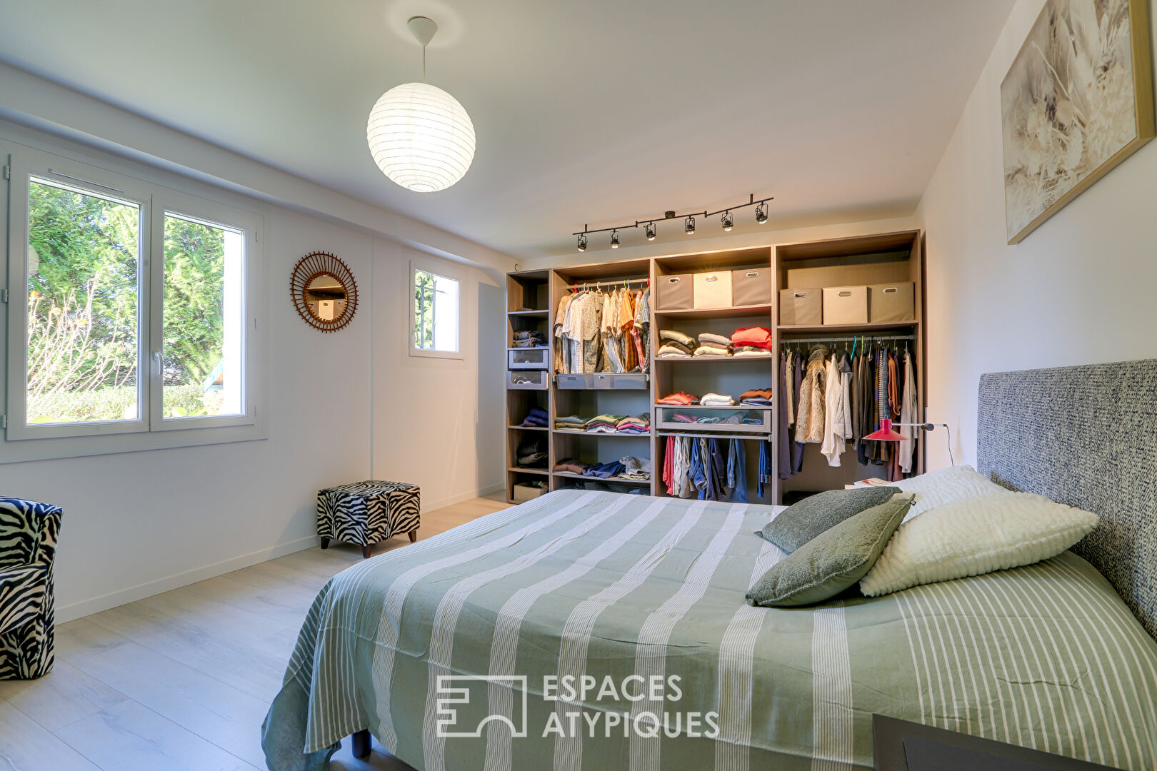 Contemporary house with views of unspoiled nature