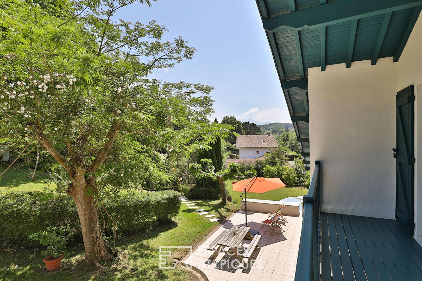 Contemporary house with views of unspoiled nature