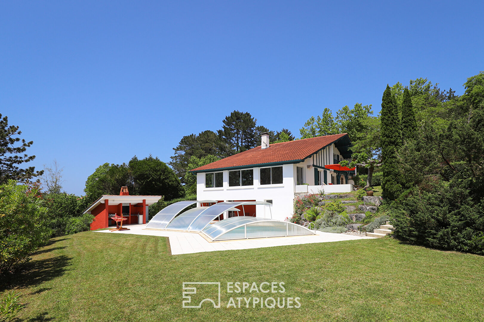 Contemporary house with views of unspoiled nature