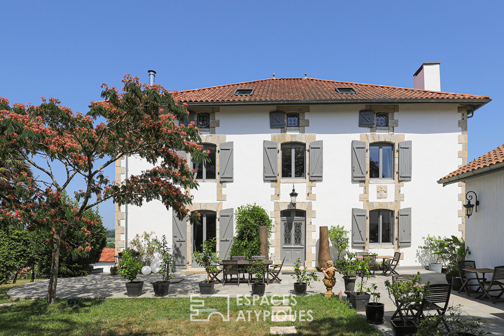 Maison de Maître élégamment rénové à seulement 30 minutes des plages