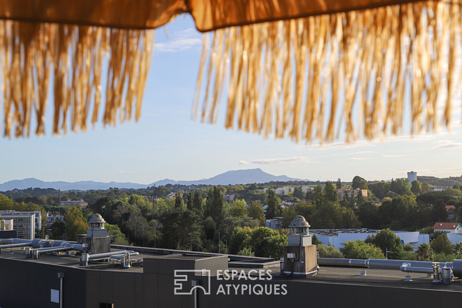 Penthouse apartment in the Arenas district with 360° terrace