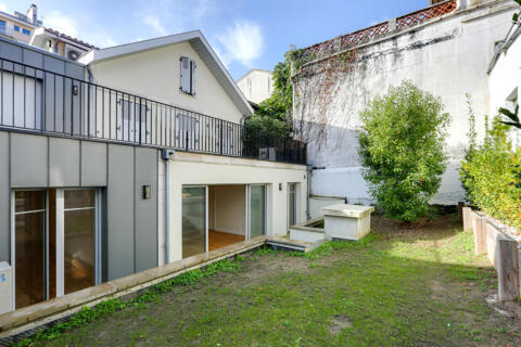 A contemporary, single-story haven: clean lines and a secret garden with the feel of a house
