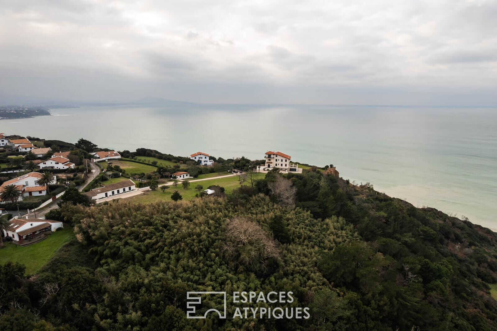 Propriété avec dépendances en front de mer