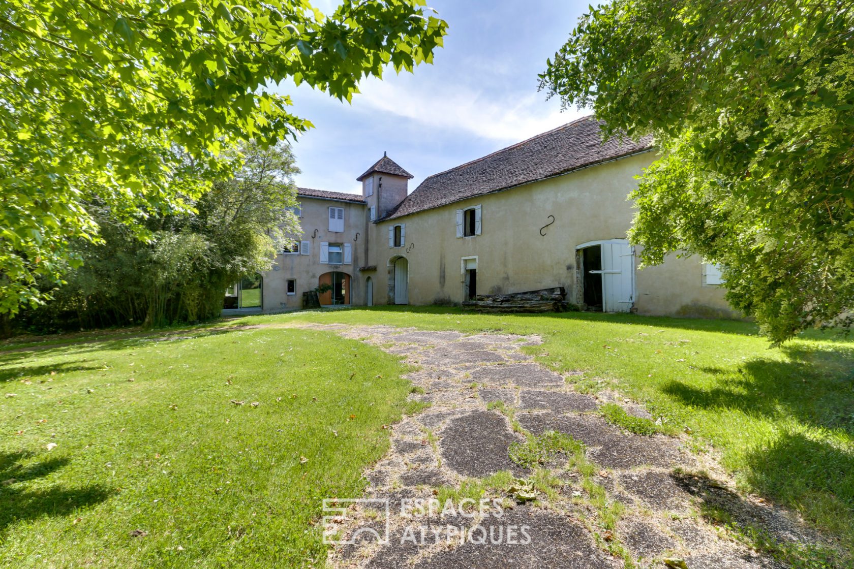 Villa Néobasque avec gîtes et dépendances à aménager