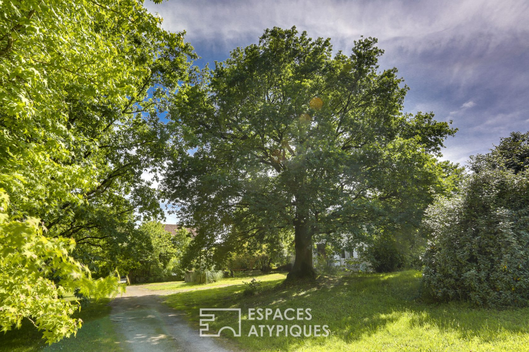 Villa Néobasque avec gîtes et dépendances à aménager