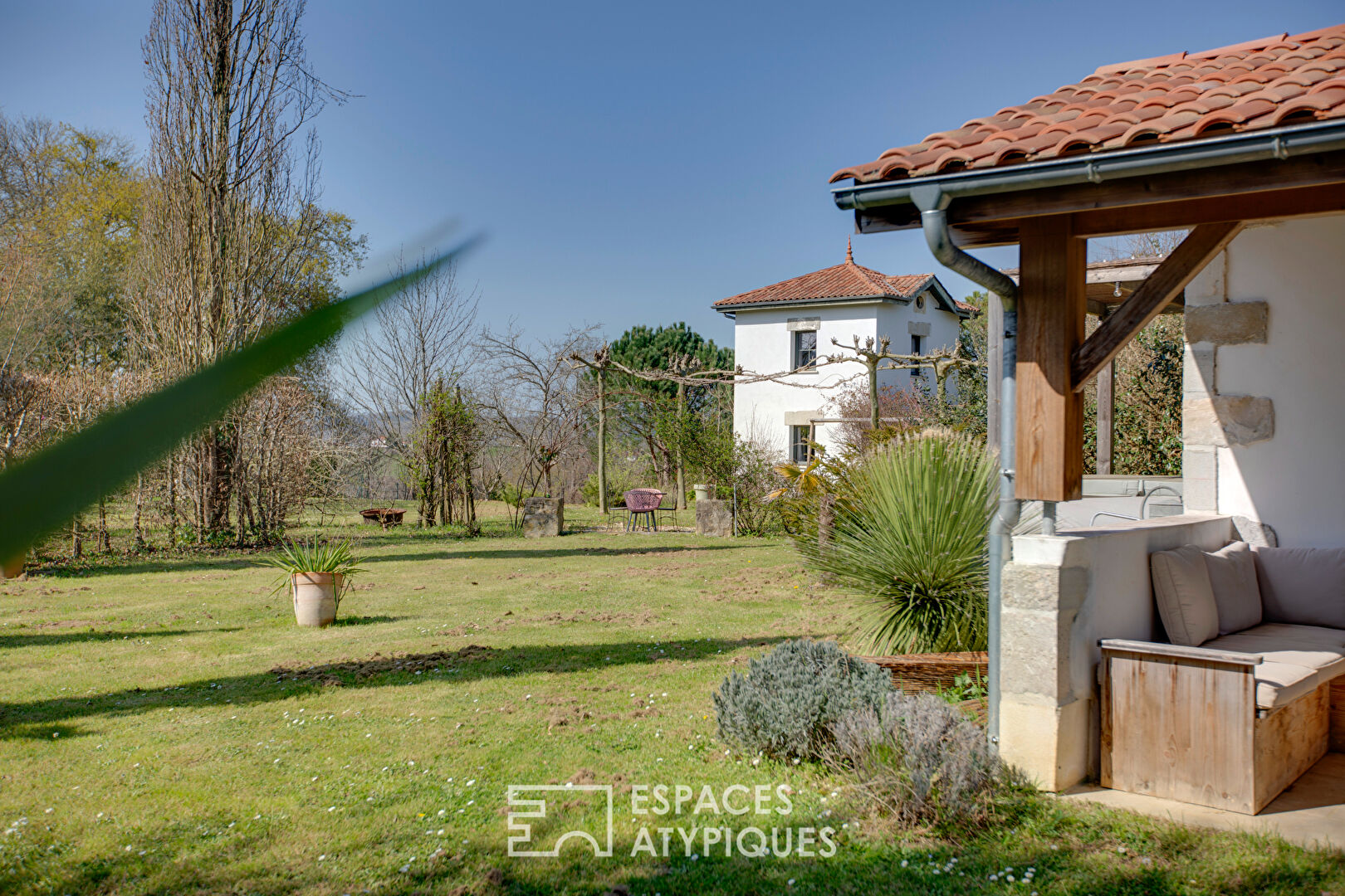 17th century property in Guiche, fully renovated