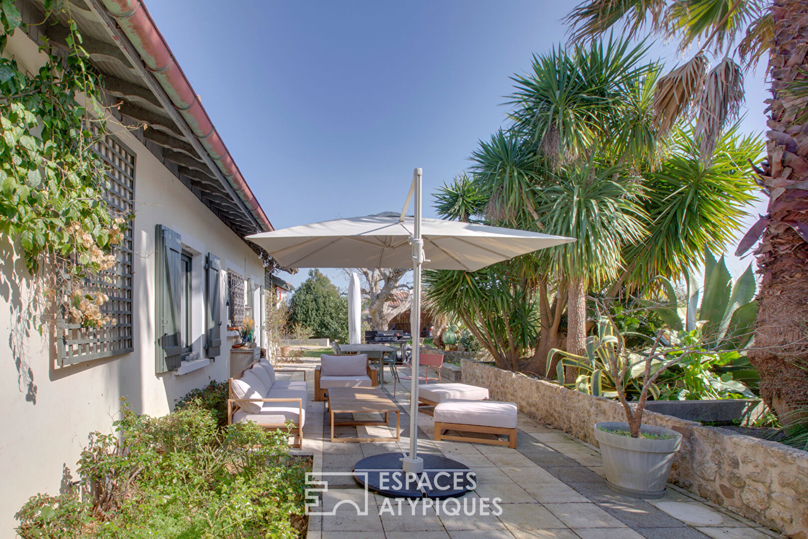 17th century property in Guiche, fully renovated