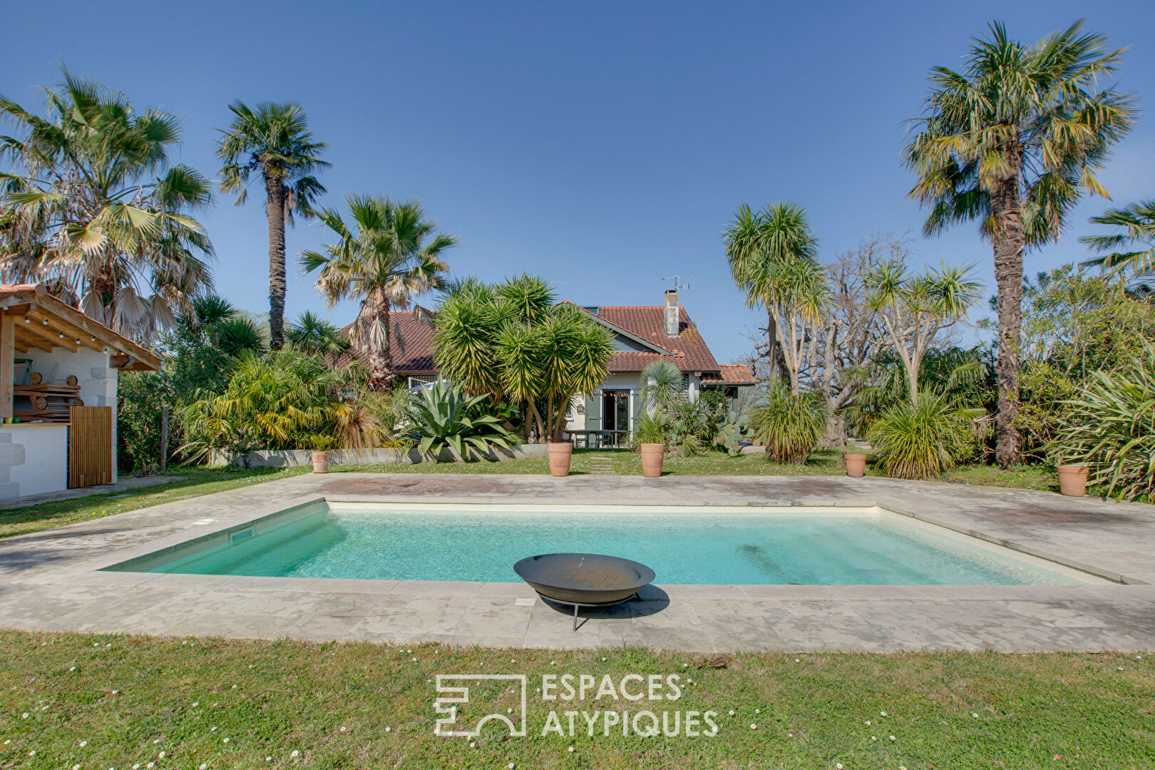 17th century property in Guiche, fully renovated