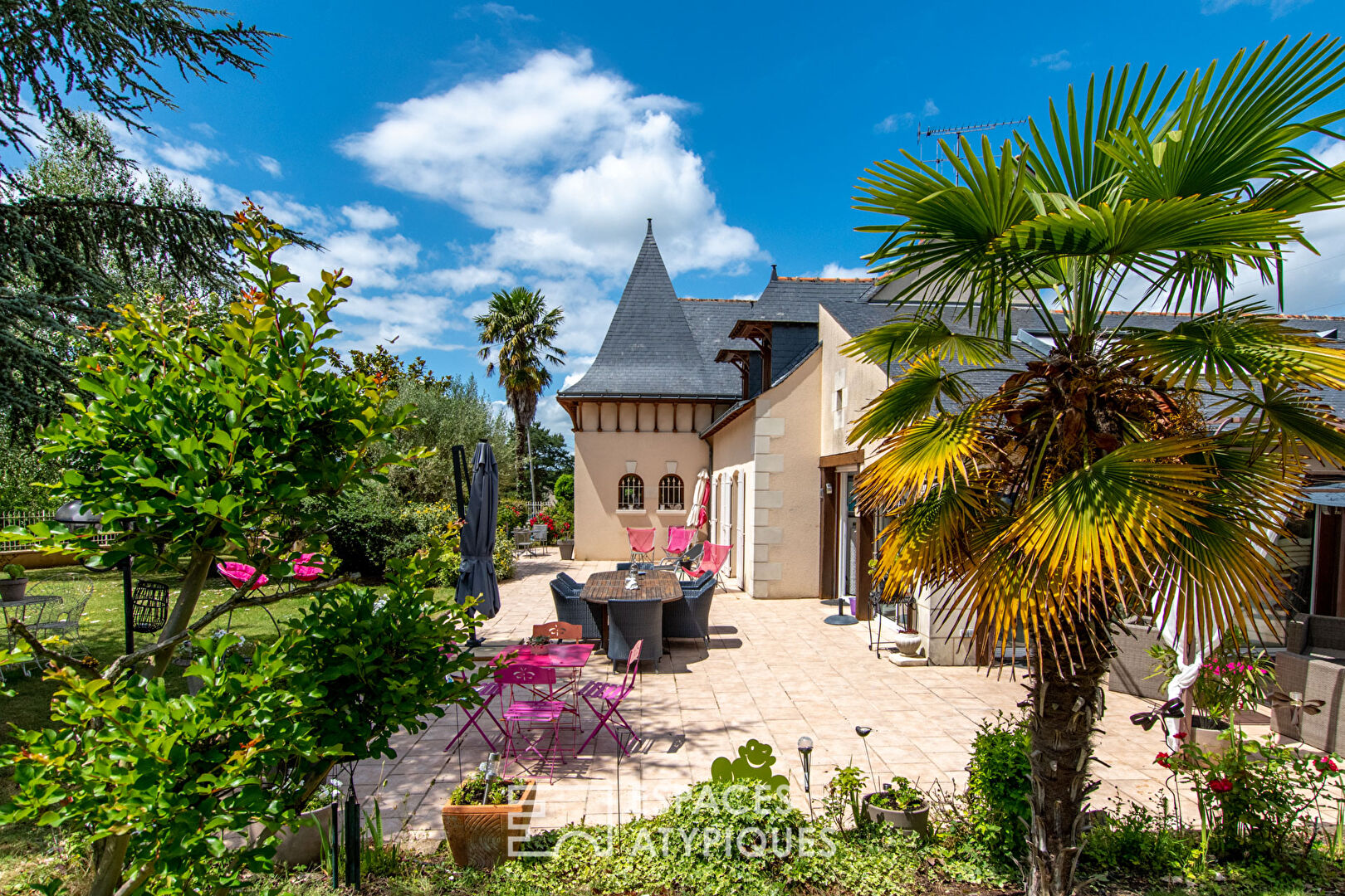Maison d’architecte de style, avec piscine intérieure, proche Saumur