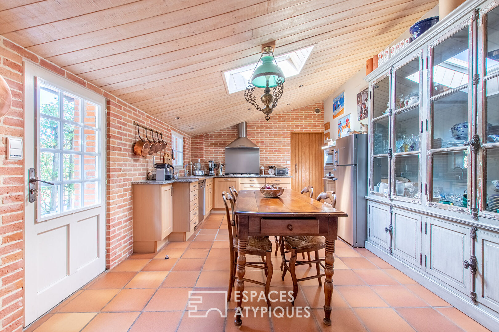Maison d’hôtes bucolique avec parc et box pour chevaux