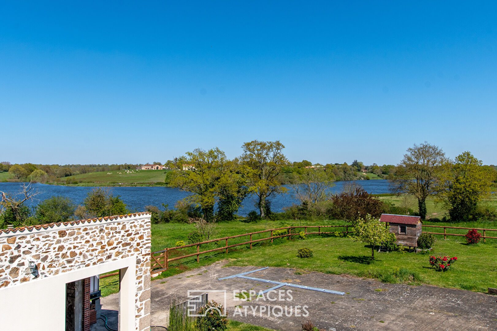 Grange rénovée à la vue imprenable