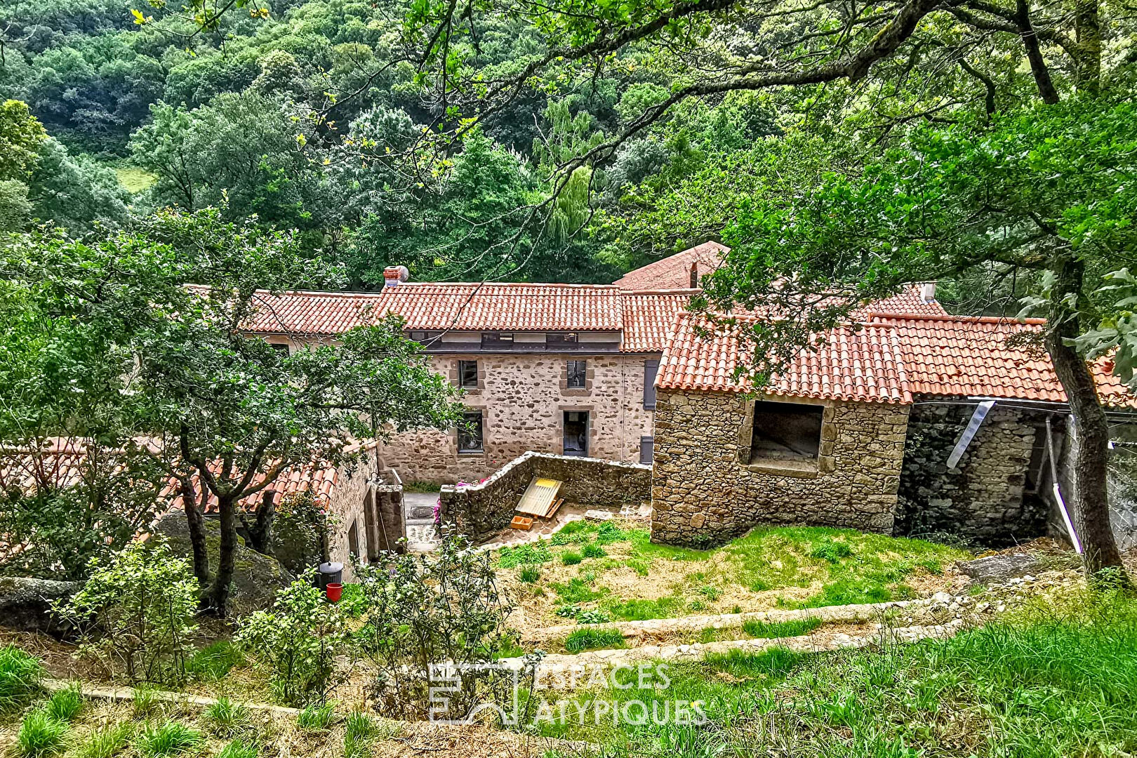 Property on the banks of the Sèvre