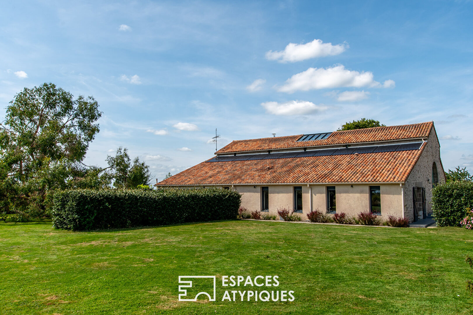 Ancien corps de ferme vendéen rénové avec piscine