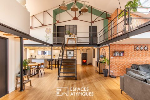 Exceptional industrial style house with garden and renovated workshop