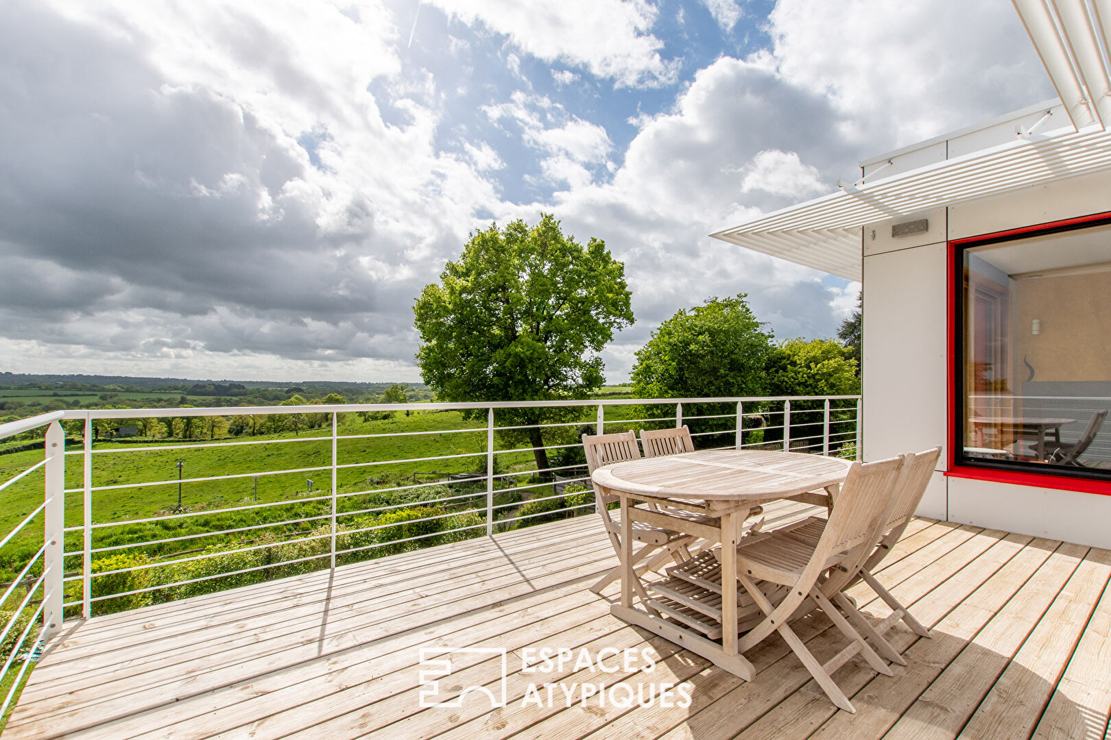 Maison contemporaine passive avec vue sur la vallée
