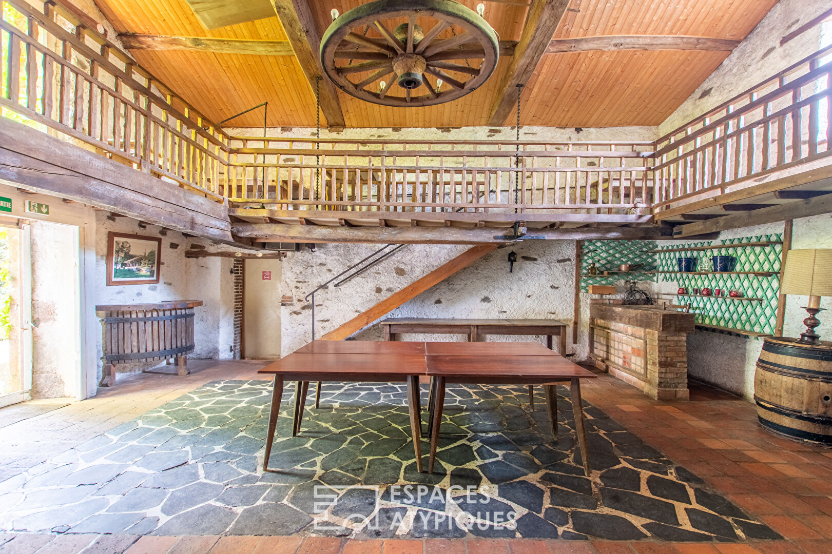 Domaine à rénover avec gîtes et salles de réception