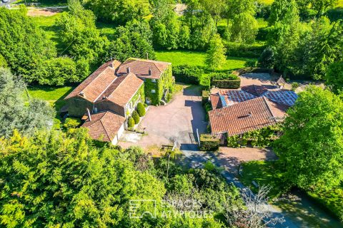 Domaine à rénover avec gîtes et salles de réception