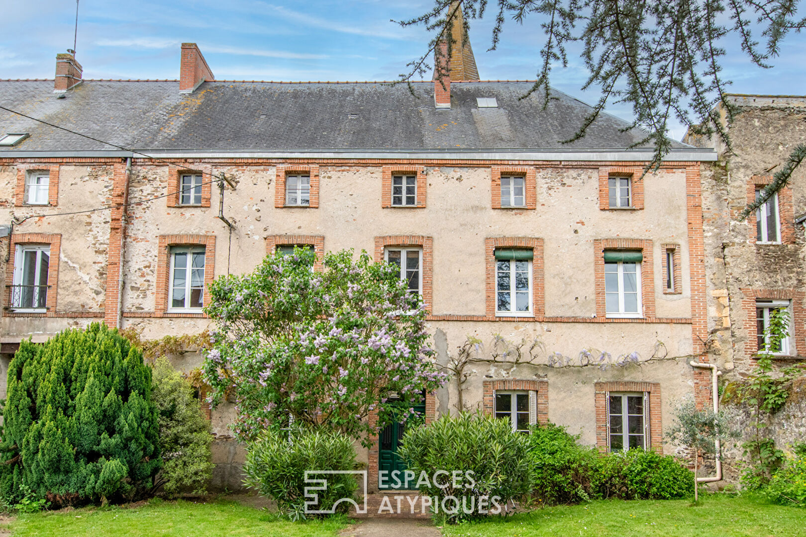 Maison familiale de caractère dans le bourg de Chemillé