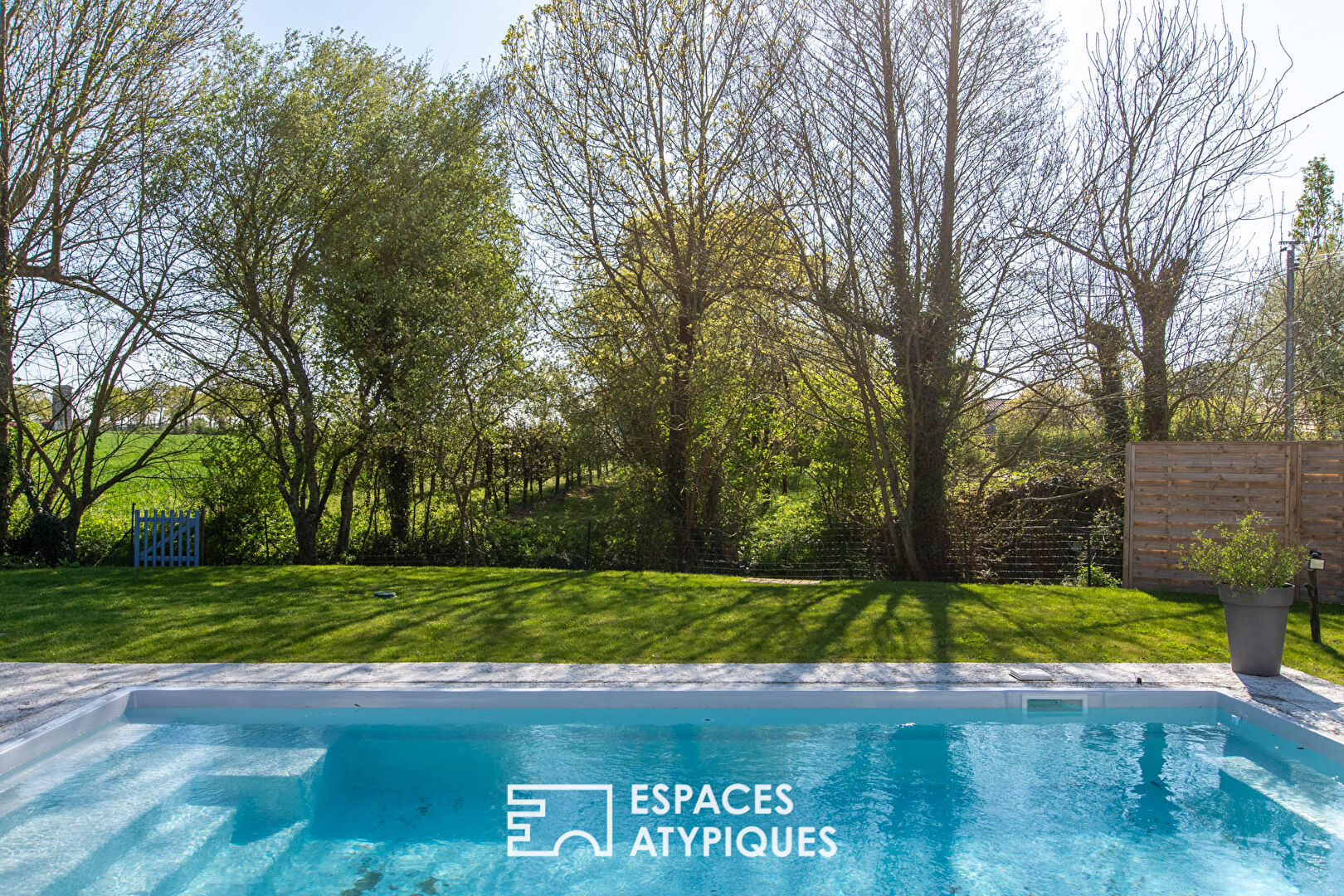 Ancien corps de ferme rénové avec piscine