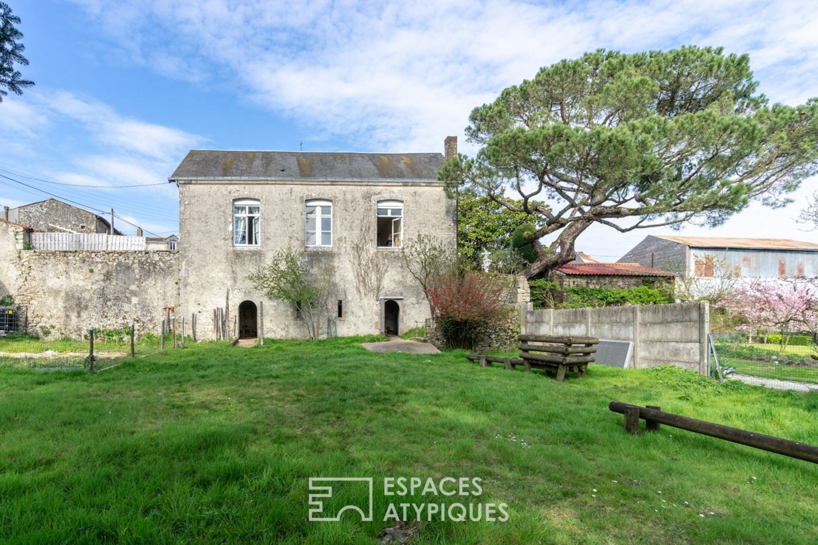 Ensemble d’Habitations Classiques et chic