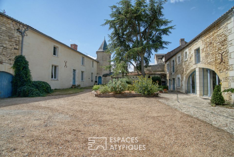 49700 DOUE LA FONTAINE - Ancienne maison de Chanoine du XVIIéme siècle. - Réf. CH808