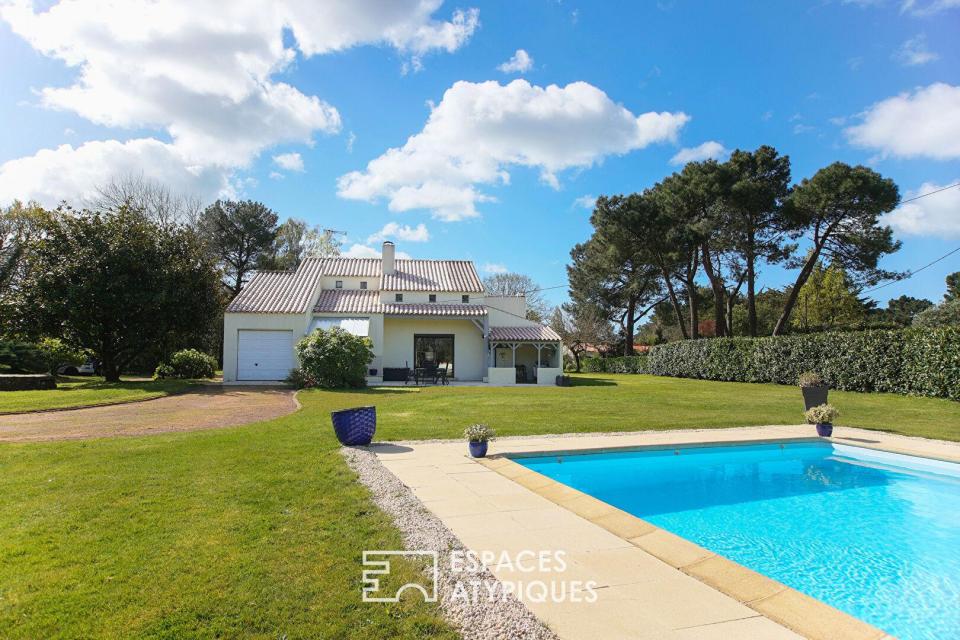 Propriété rénovée avec piscine dans un écrin paysager
