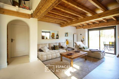 Propriété rénovée avec piscine dans un écrin paysager