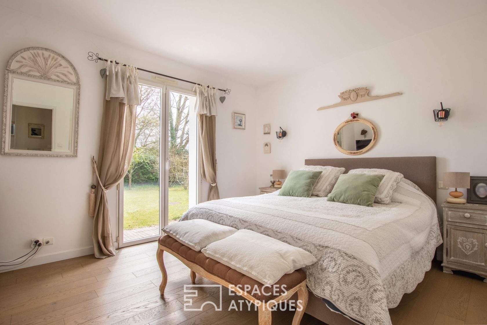 Villa de plain pied entre ville et campagne