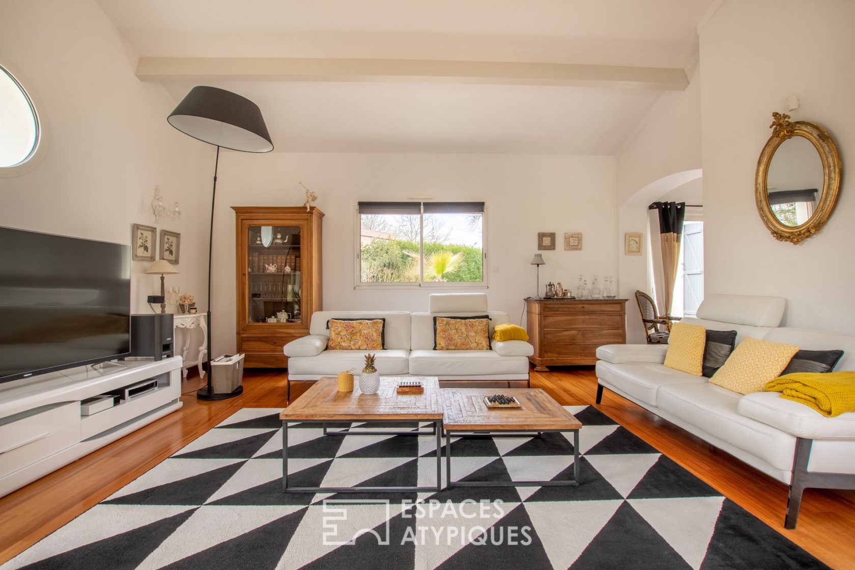 Villa de plain pied entre ville et campagne