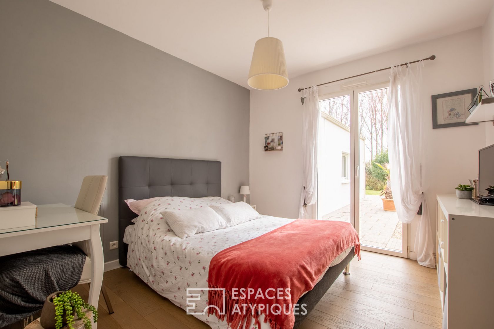 Villa de plain pied entre ville et campagne